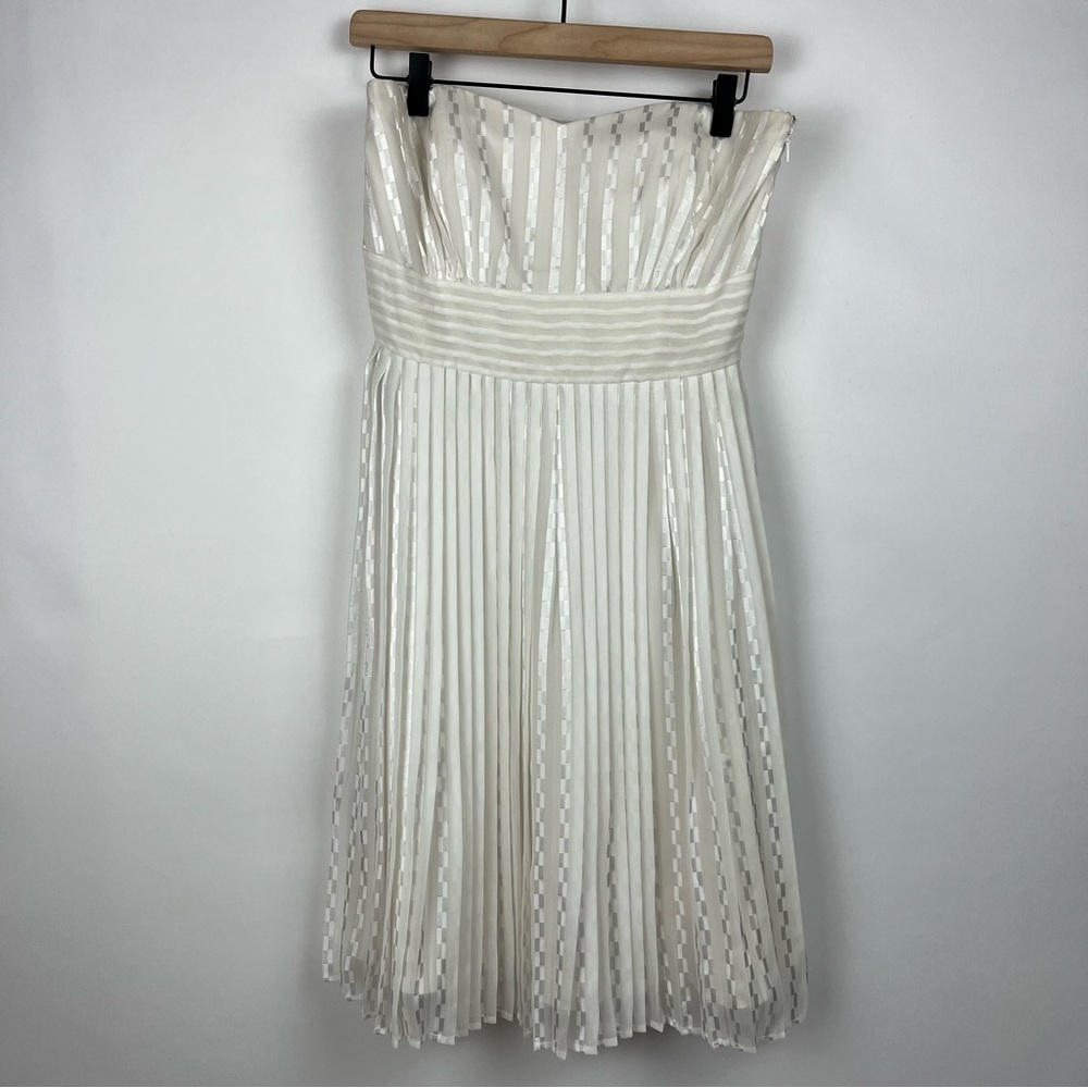 White House Black Market Strapless White Accordion Skirt Mini Dress Size 6